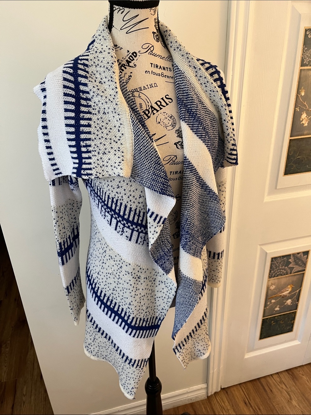 🍎Source Unknown White and Navy Blue Striped Open Front Cardigan - Picture 6 of 9